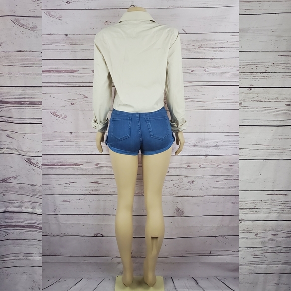 small beige button crop top ( 5 for $20 ) - Picture 3 of 8